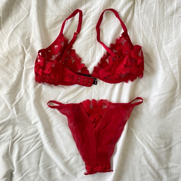 Victorias Secret Lingerie Set - Picture 4 of 10